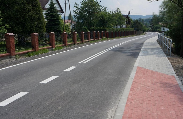 Zakończono przebudowę drogi powiatowej w Łękawicy