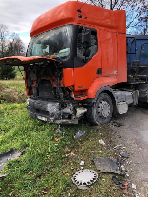 Czołowe zderzenia z samochodem ciężarowym