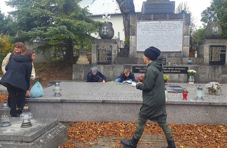 Uporządkowali groby Legionistów z Żywiecczyzny