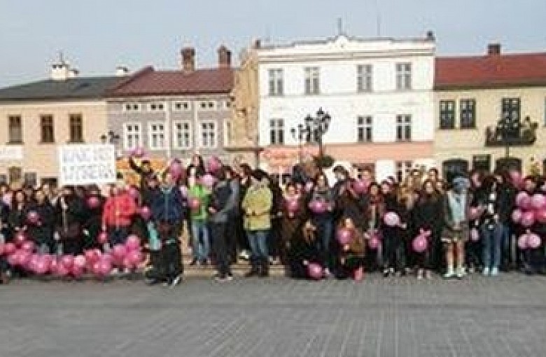 Różowy Piątek 2016 w I LO w Żywcu