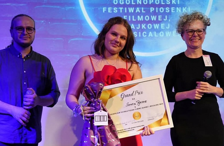 Sandra Pytlarz z ZSM-E w Żywcu zdobywa Grand Prix w Ogólnopolskim Festiwalu MUZA