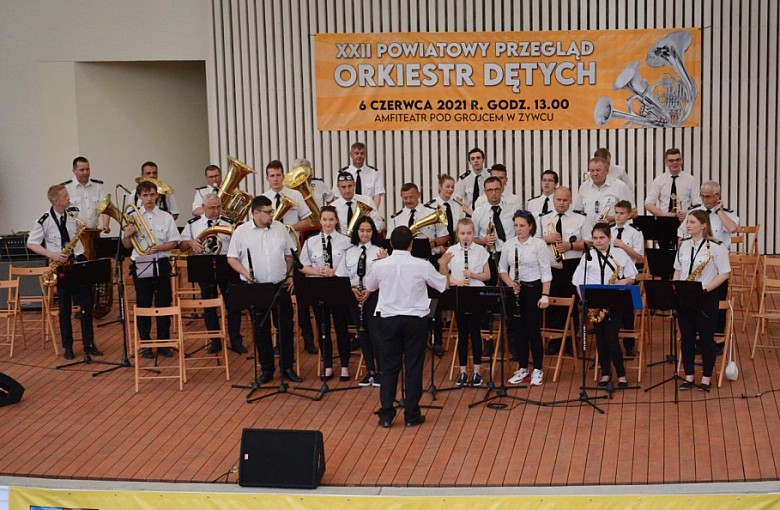 14 orkiestr dętych z Powiatu Żywieckiego zagrało w niedzielę w Amfiteatrze pod Grojcem