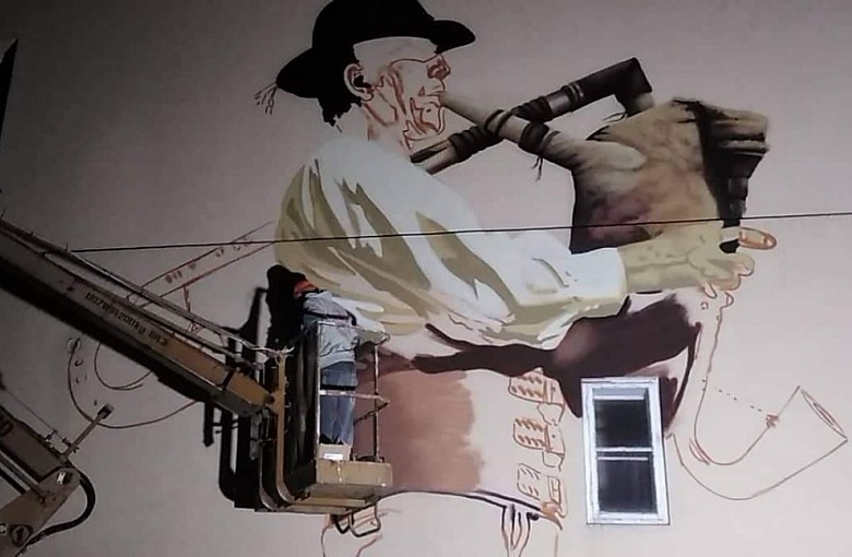 Trwają prace przy muralu w Jeleśni