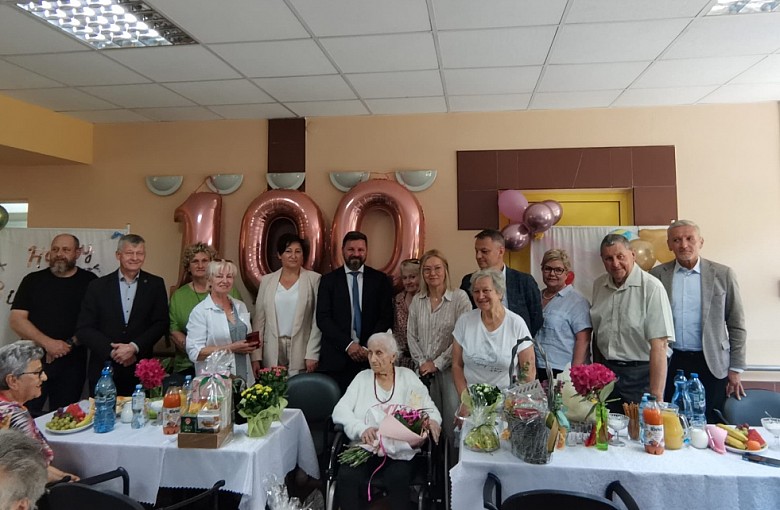 100. urodziny pensjonariuszki DPS w Żywcu