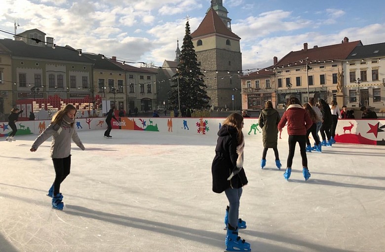 Szaleństwo na lodowisku w Żywcu