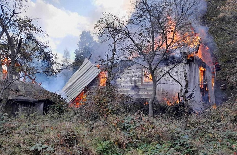 Kilka zastępów Straży Pożarnej w akcji