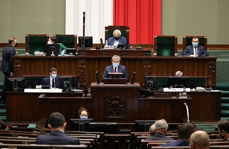 Sejm: rozpoczęło się pierwsze czytanie projektów w sprawie walki z epidemią