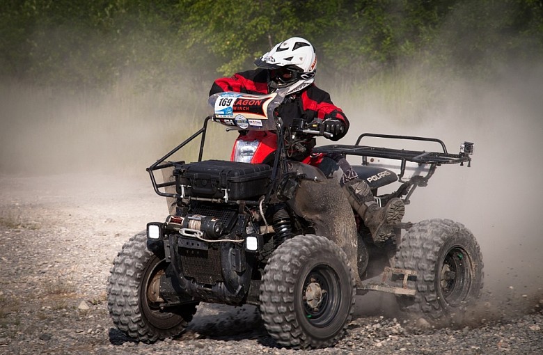 Zaczynasz przygodę z offroadem? Zobacz jak dobrać wyciągarkę do samochodu i quada