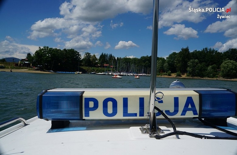 Policyjni motorowodniacy interweniowali wobec miłośników wodnych kąpieli w stanie po użyciu alkoholu
