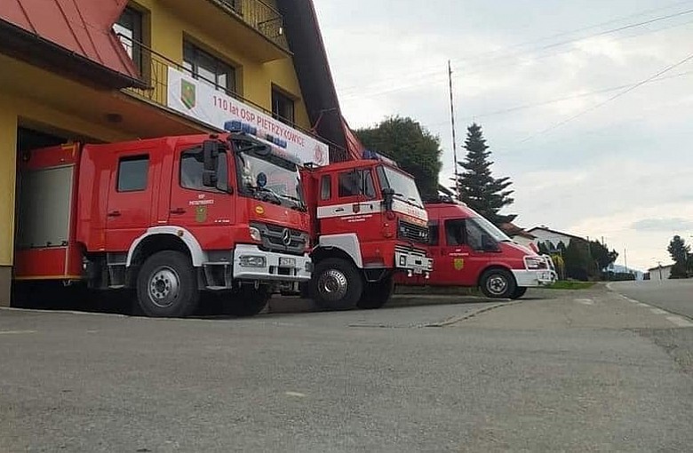 Próba samobójcza na wiadukcie nad drogą S-1. Strażacy ruszyli na ratunek