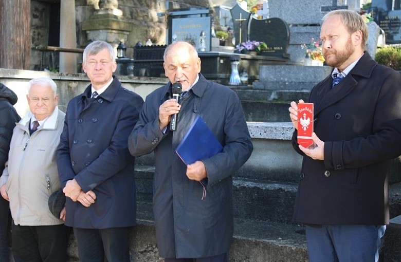 Oznaczenie grobu Powstańca Śląskiego Tadeusza Jänicha znakiem pamięci „Tobie Polsko”