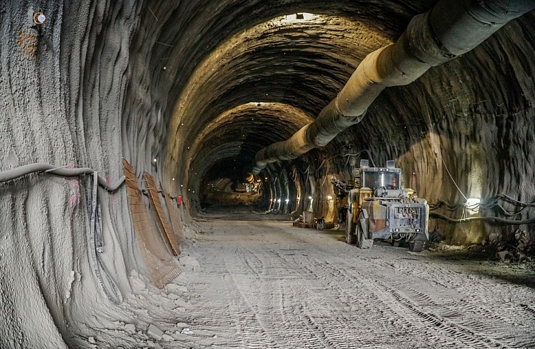 Przebito ostatni z czterech budowanych naw tuneli na S1 Przybędza - Milówka