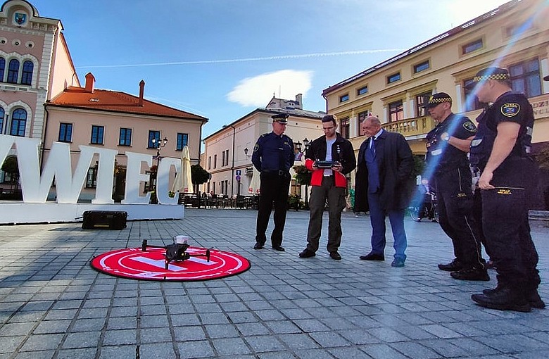 Dron kontra smog. W Żywcu dym z kominów będzie badał dron