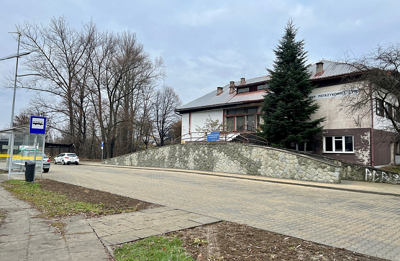 Nowy parking przy stacji kolejowej PKP Pietrzykowice