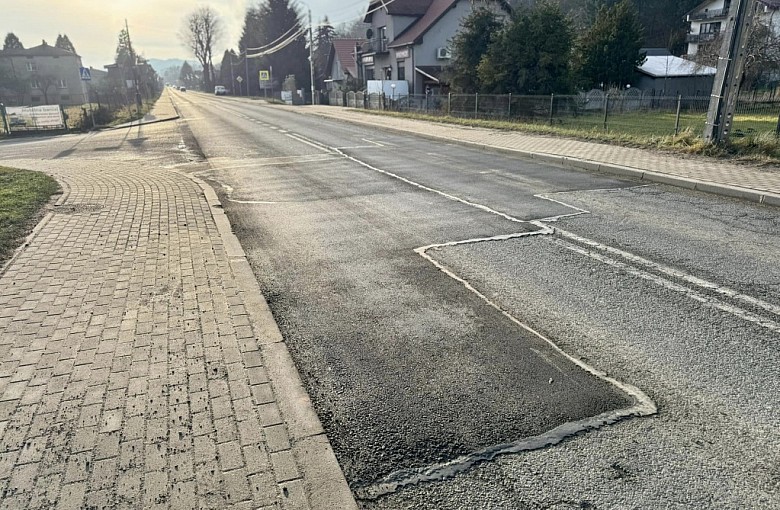 Zniknęły betonowe płyty, a w zamian pojawił się asfalt