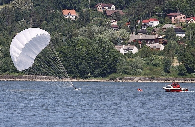 Apel o rozwagę nad wodą