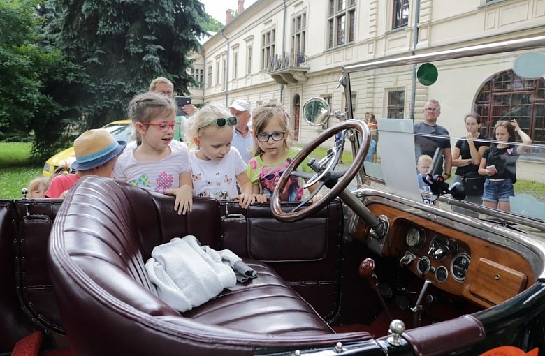 Zabytkowe samochody ponownie zatrzymają się w Żywcu