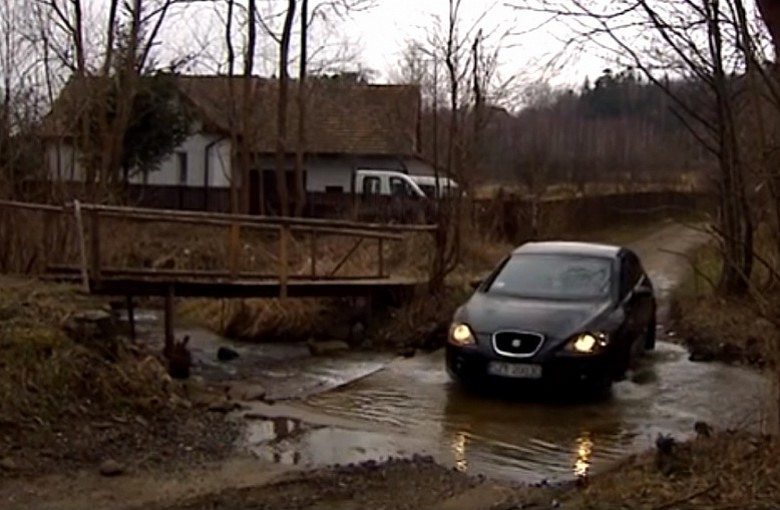 Mieszkańcy Przybędzy walczą o drogę