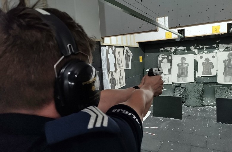 Policjanci ćwiczyli na strzelnicy