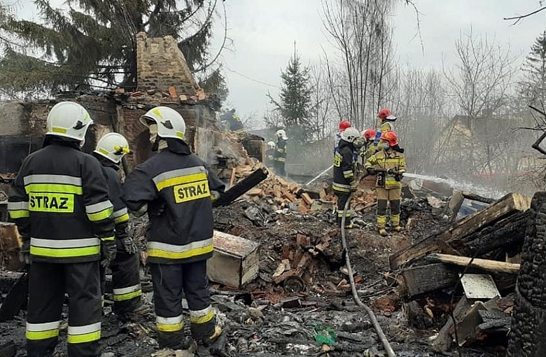 Liczne zastępy straży walczyły z pożarem budynku mieszkalnego w Żywcu