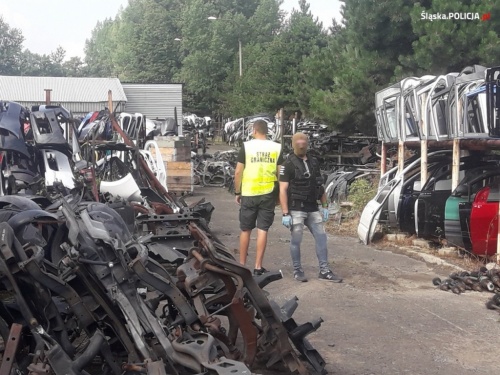 Odnaleziono części z blisko 200 skradzionych samochodów